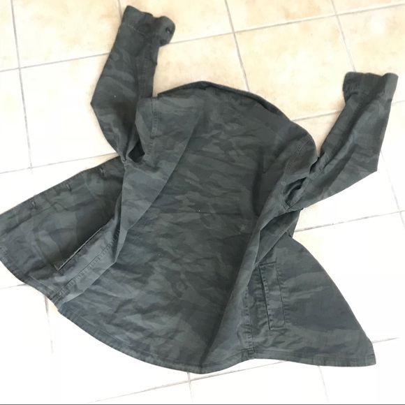 Abercrombie & Fitch Camouflage Button Front Shirt - Picture 4 of 7